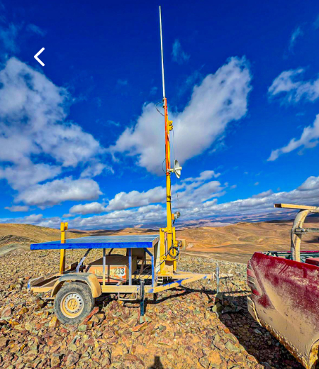 Antena de telecomunicaciones instalada en una zona remota